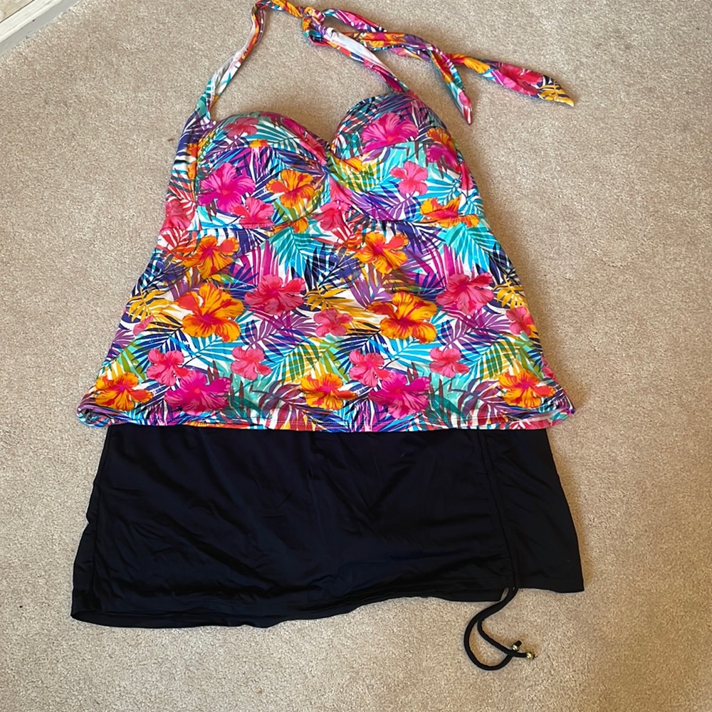 COLE HIBISCUS MULTICOLOR AND BLACK BOTTOM TANKINI BATHING SUIT